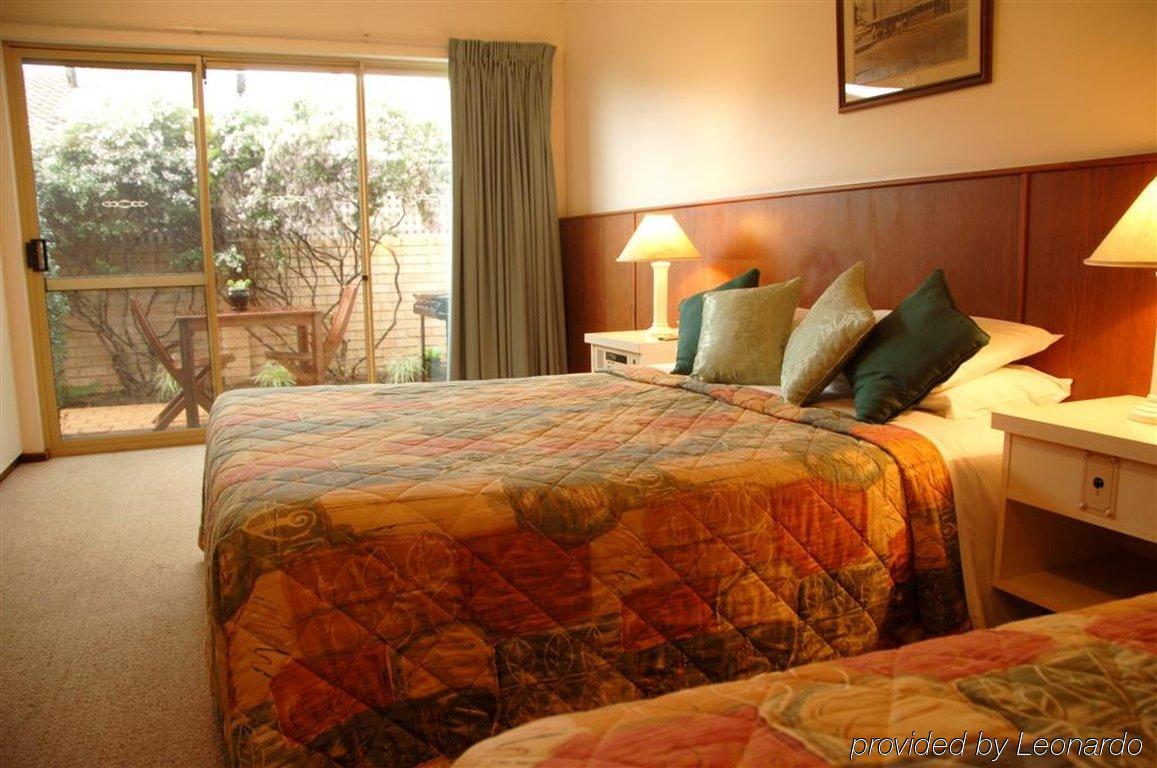 Augusta'S Georgiana Molloy Motel Room photo
